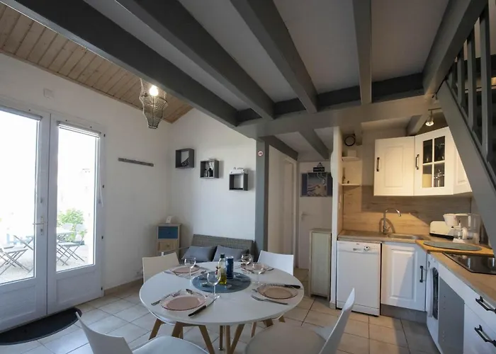 Holiday home Maison Pour 4 Pers - Terrasse - 300m De La